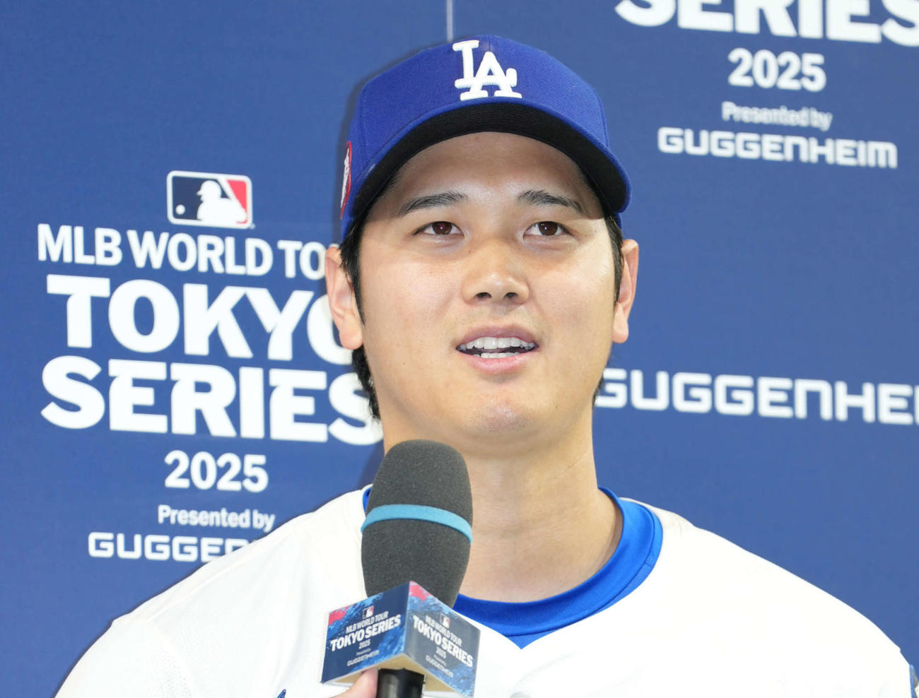 カブス対ドジャース　ヒーローインタビューで話すドジャース大谷（撮影・井上学）