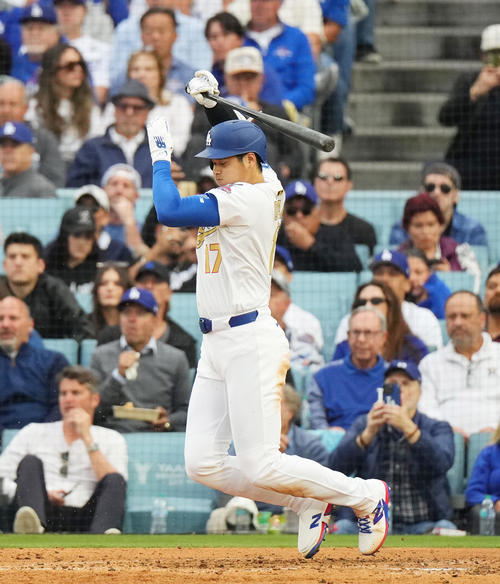ドジャース対タイガース　5回裏ドジャース1死一塁、二ゴロに倒れる大谷（撮影・菅敏）