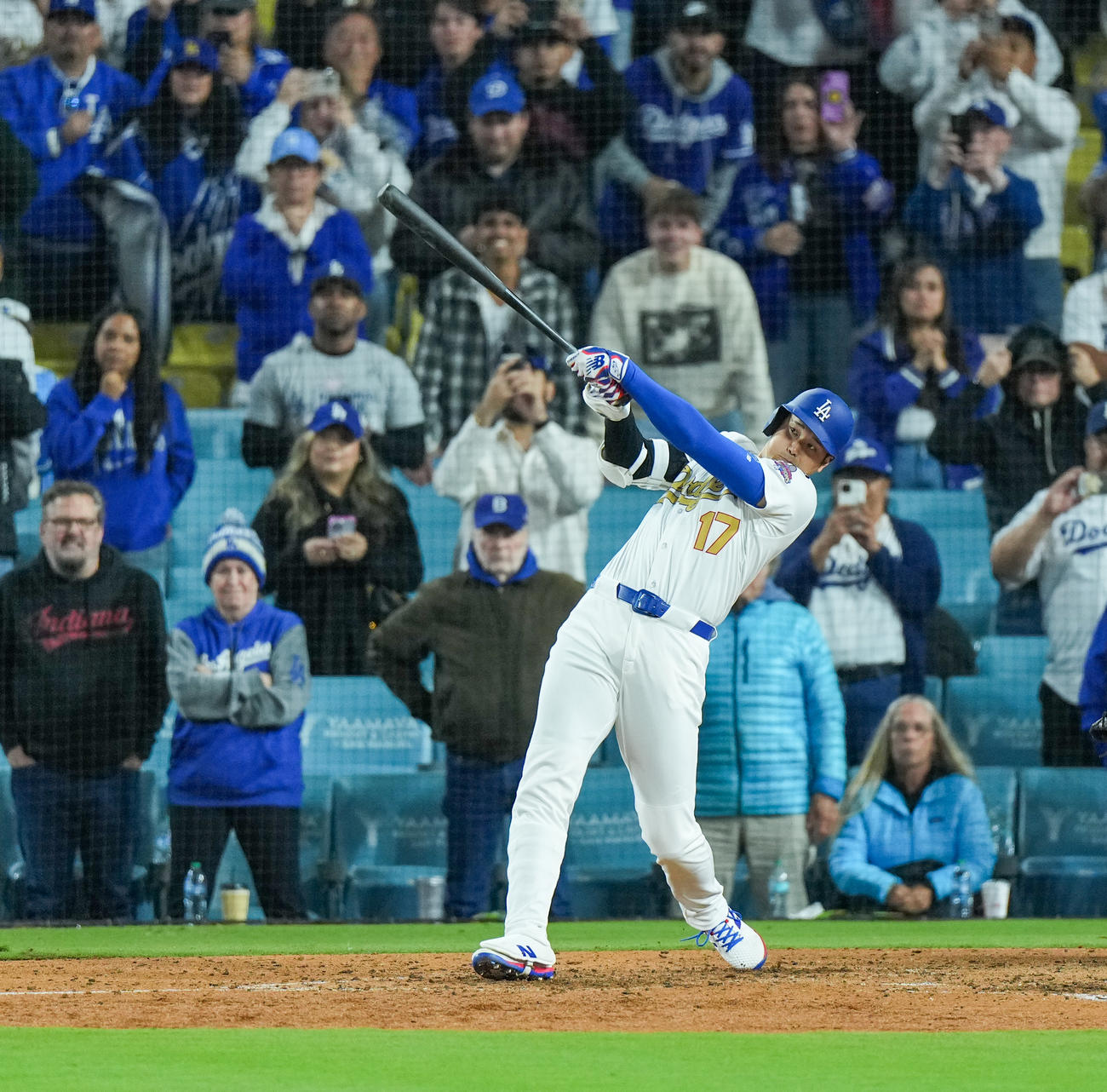 ドジャース対タイガース　10回裏ドジャース1死一塁、右前打を放つ大谷（撮影・菅敏）