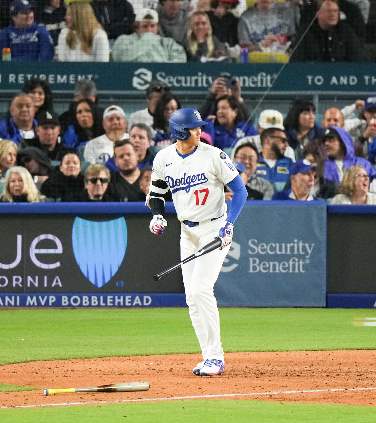 ドジャース対タイガース　5回裏ドジャース2死三塁、申告敬遠を受ける大谷（撮影・菅敏）