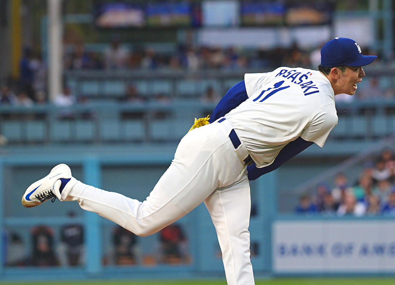 ドジャース対タイガース　2回、投球するドジャース佐々木（撮影・菅敏）