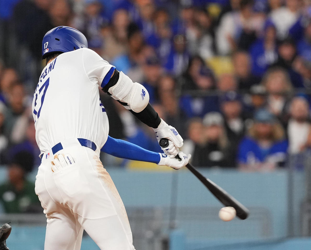 ドジャース対ブレーブス　4回裏ドジャース2死、空振りの三振に倒れる大谷（撮影・菅敏）