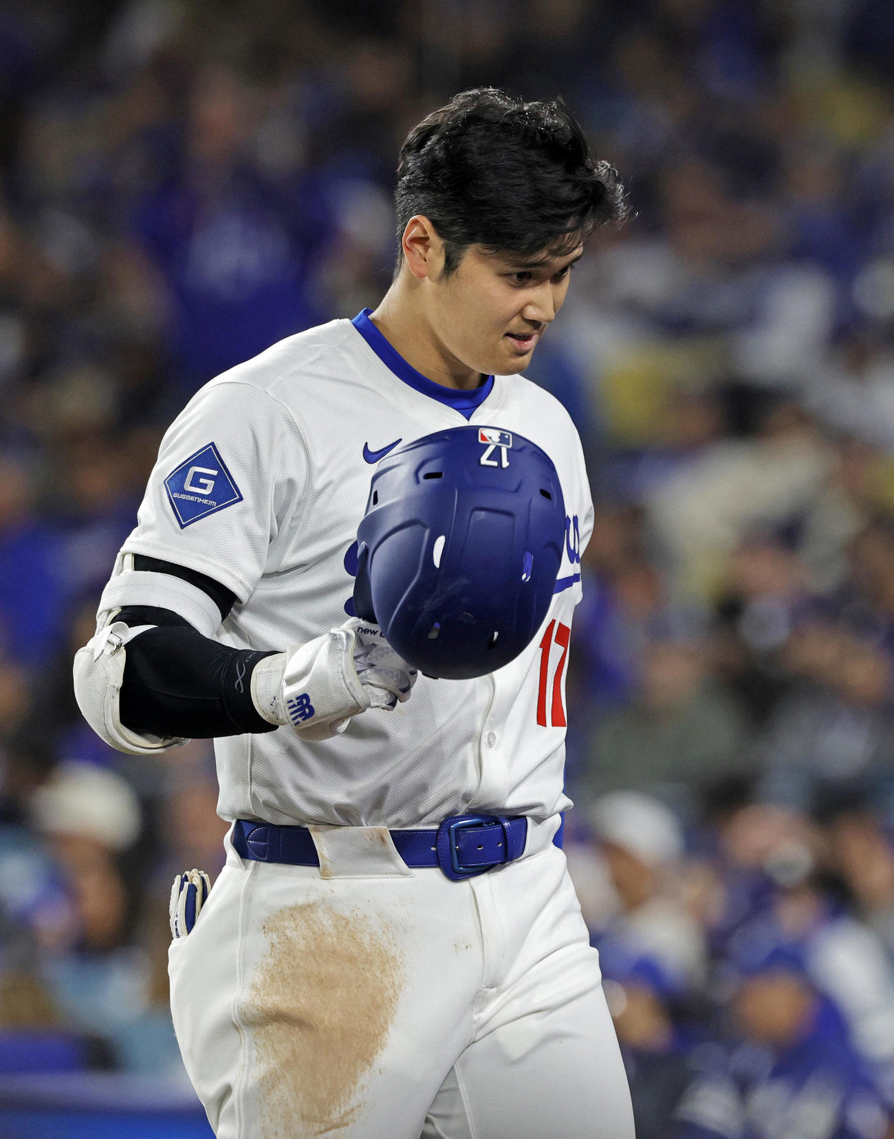 ブレーブス戦の4回、三振に倒れたドジャース・大谷＝ロサンゼルス（共同）