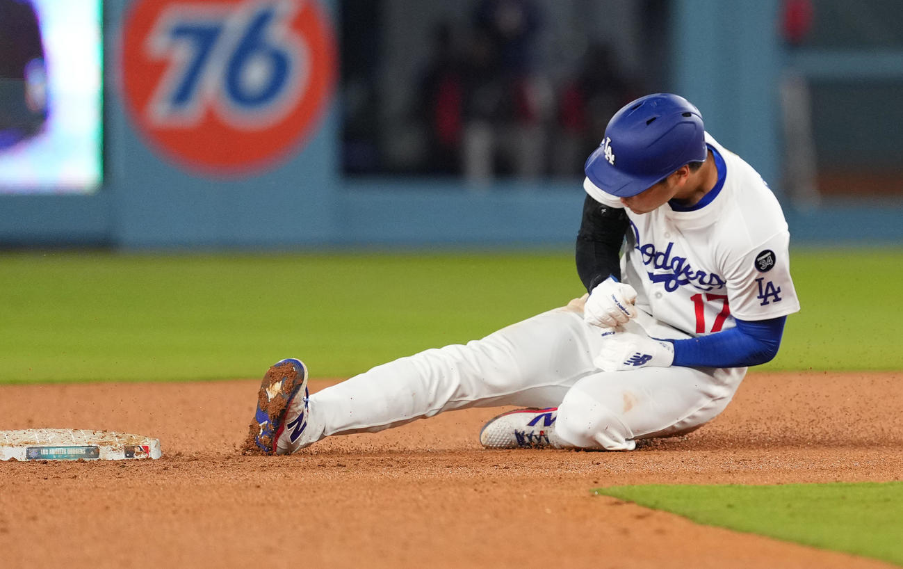 ドジャース対ブレーブス　6回裏ドジャース1死一塁、二塁盗塁を決める一塁走者大谷（撮影・菅敏）
