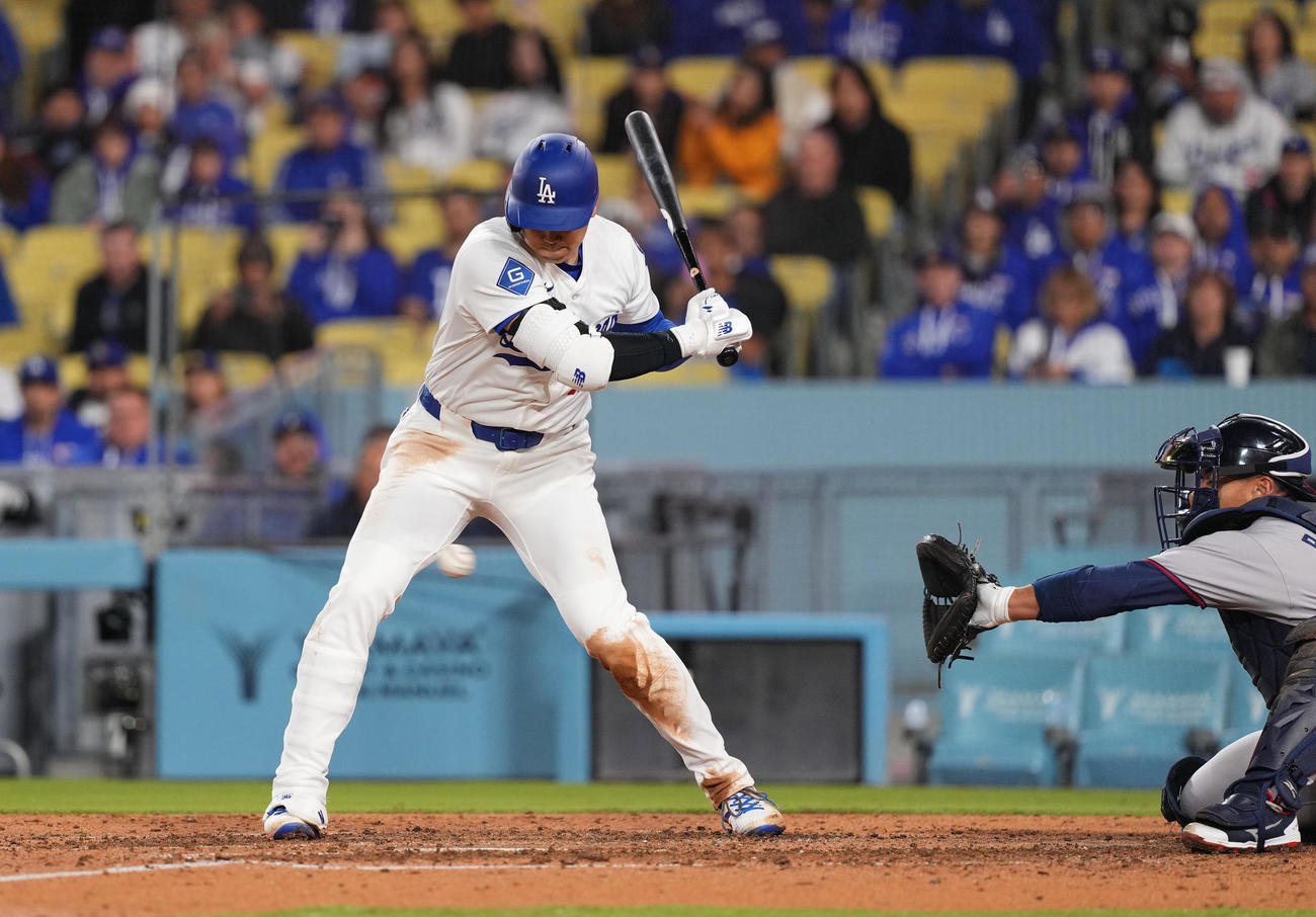 ドジャース対ブレーブス　8回裏ドジャース1死、見逃しの三振に倒れる大谷（撮影・菅敏）