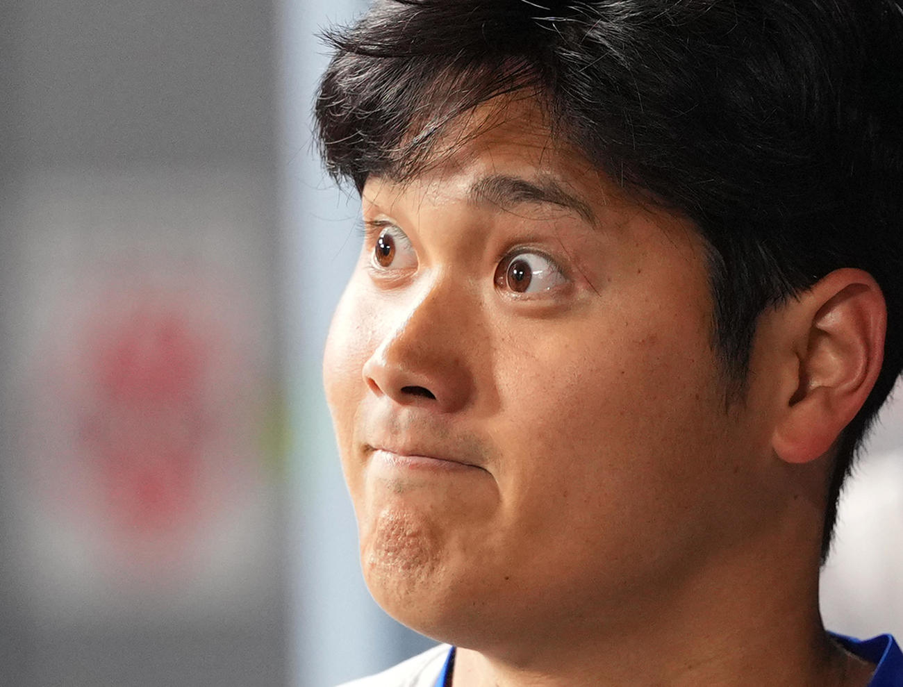 ドジャース対ブレーブス　6回、二盗を決めベンチに戻った大谷は、驚いた表情を見せる（撮影・菅敏）