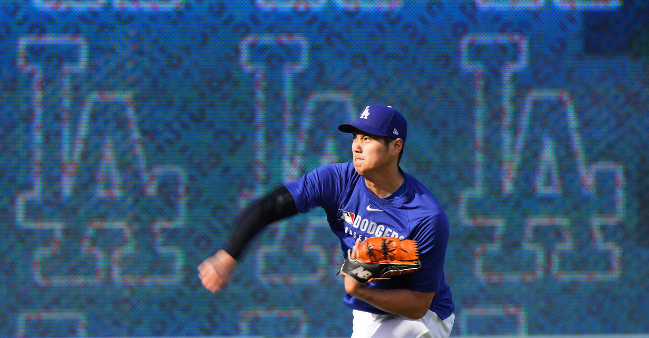 ドジャース対ブレーブス　試合前、キャッチボールをするドジャース大谷（撮影・菅敏）