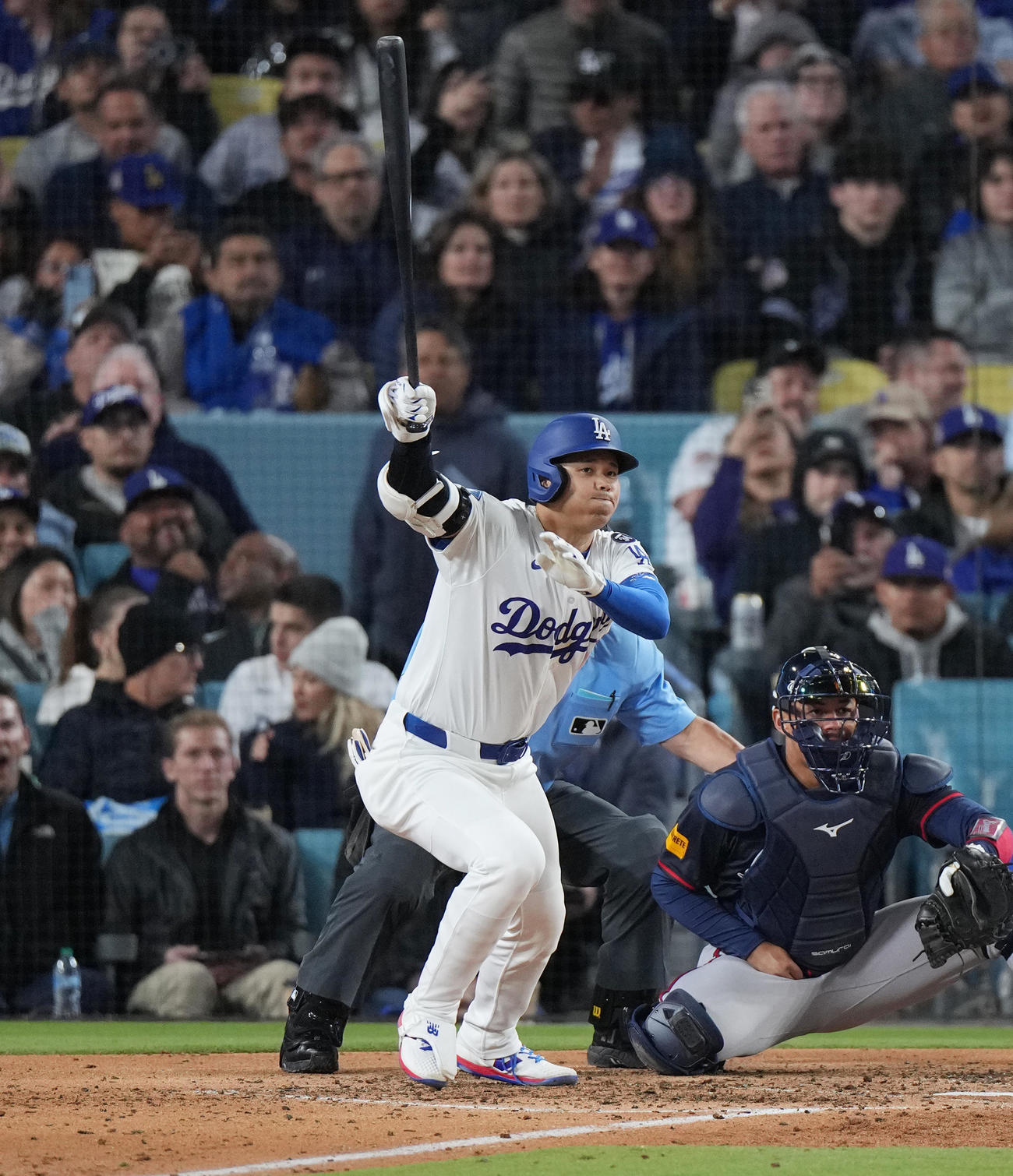 ドジャース対ブレーブス　6回裏ドジャース無死、右前打を放つ大谷（撮影・菅敏）
