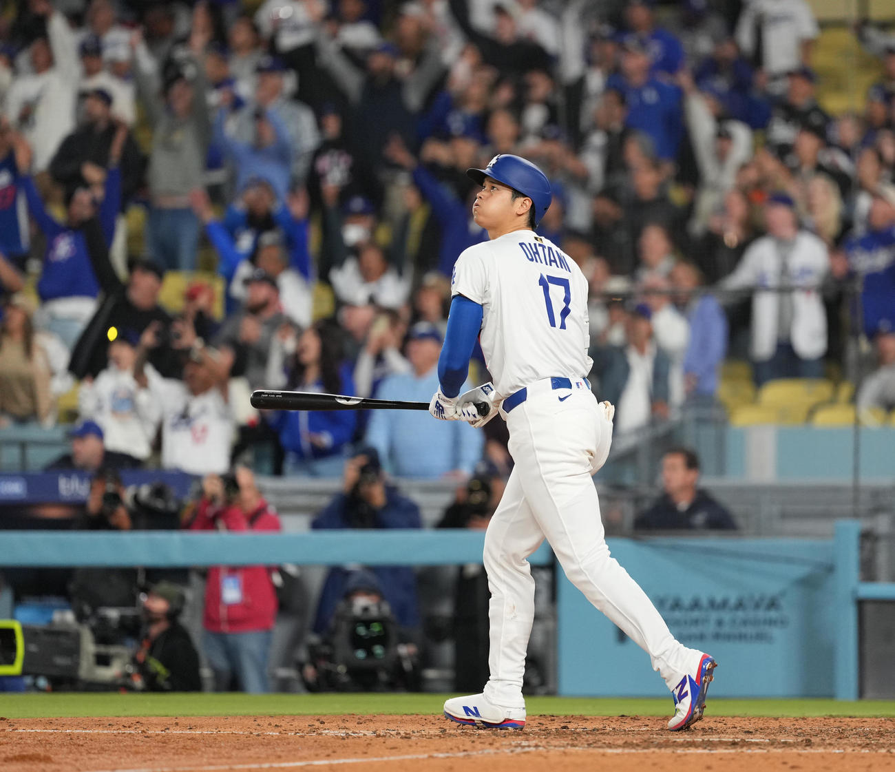 ドジャース対ブレーブス　9回裏ドジャース11死、サヨナラの3点本塁打を放つ大谷（撮影・菅敏）