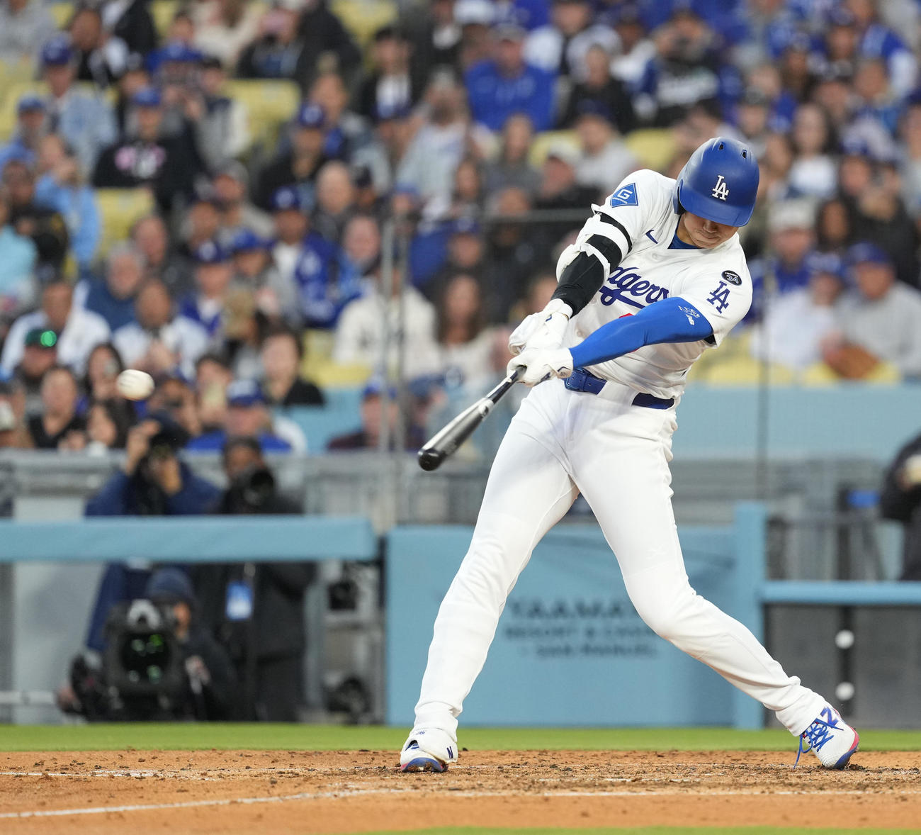 ドジャース対ブレーブス　5回裏ドジャース無死一塁、右前打を放つ大谷（撮影・菅敏）