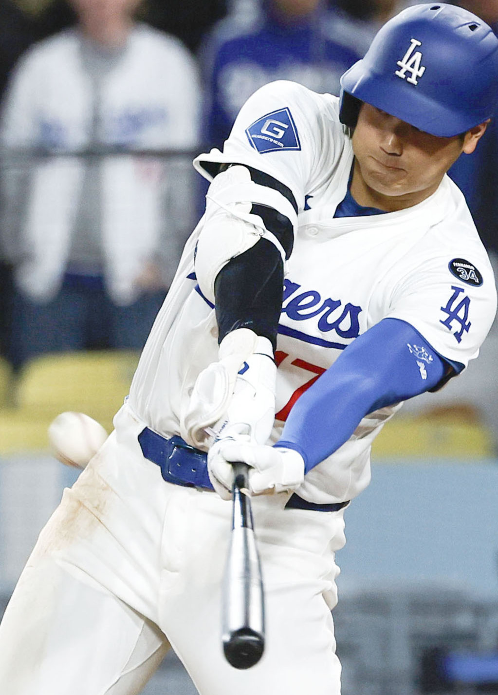 ブレーブス戦の9回、3号サヨナラ本塁打を放つドジャース大谷（共同）