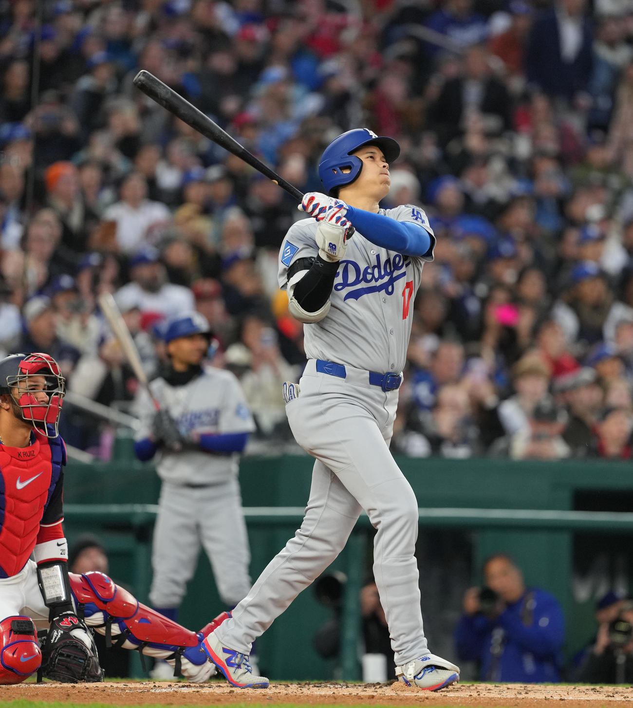 ナショナルズ対ドジャース　3回表ドジャース2死一塁、右越えに2点本塁打を放つ大谷（撮影・菅敏）