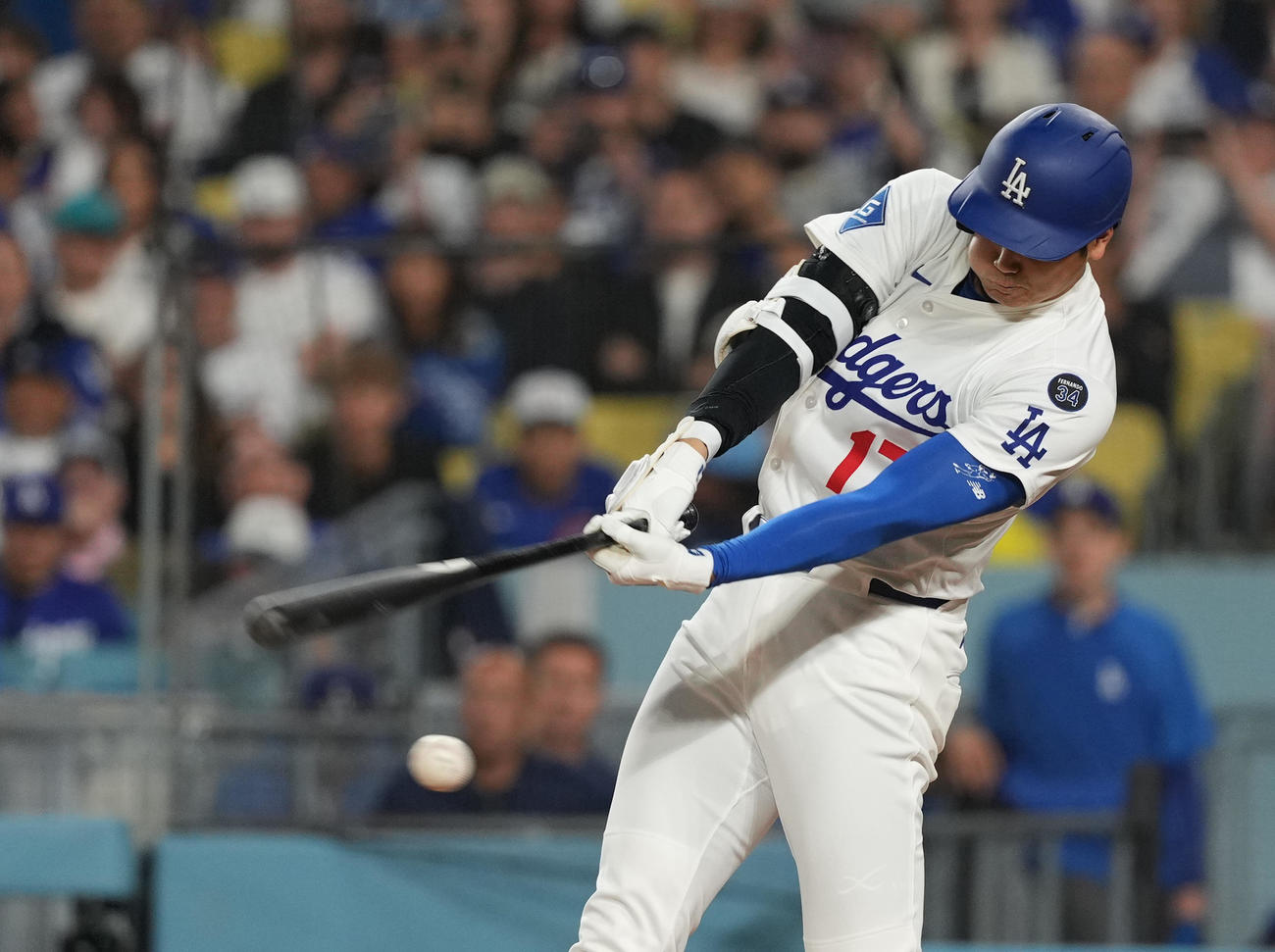 ドジャース対カブス　7回裏ドジャース無死一塁、空振りの三振に倒れる大谷（撮影・菅敏）