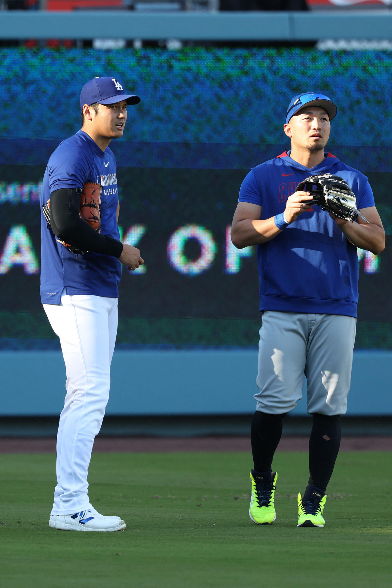 試合前に会話を交わした大谷翔平（左）と鈴木誠也（ロイター）