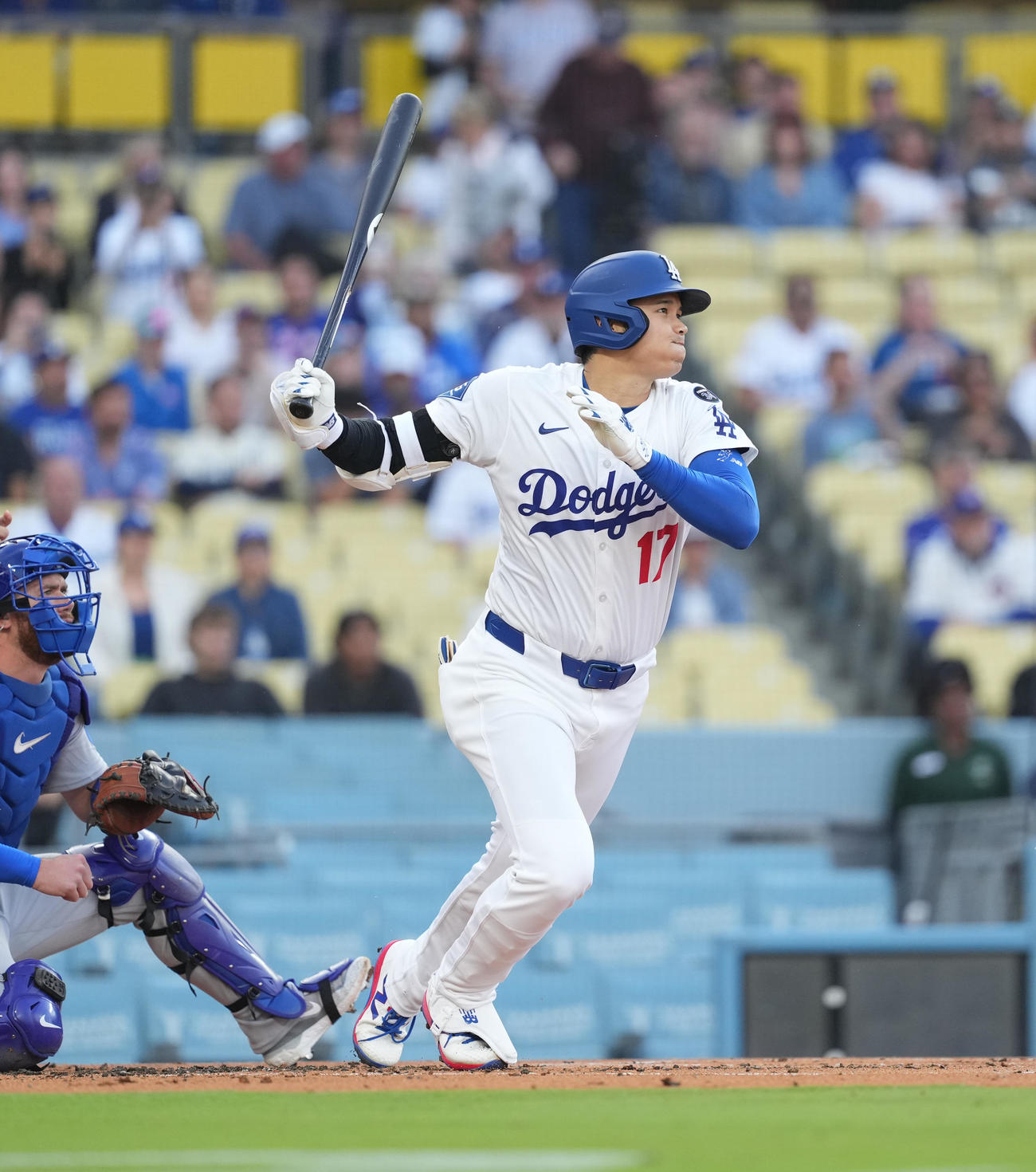 ドジャース対カブス　1回裏ドジャース無死、右前打を放つ大谷（撮影・菅敏）