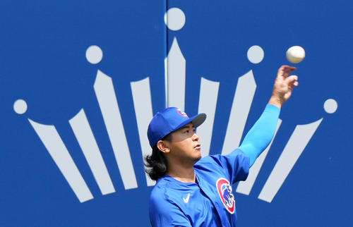 ドジャース対カブス　試合前、キャッチボールをするカブス今永（撮影・菅敏）