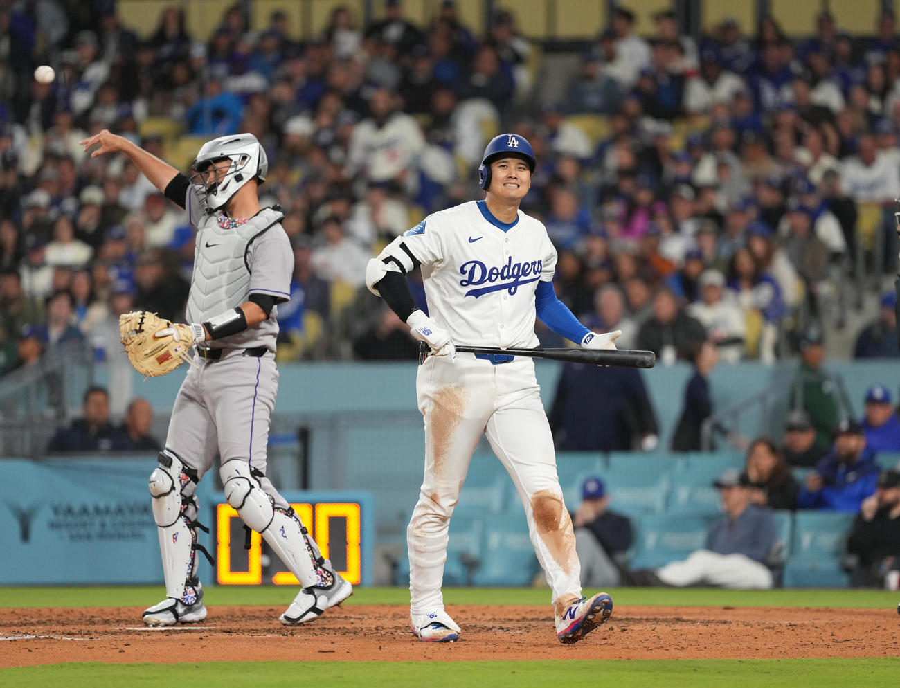 ドジャース対ロッキーズ　6回裏ドジャース無死一塁、空振りの三振に倒れる大谷（撮影・菅敏）