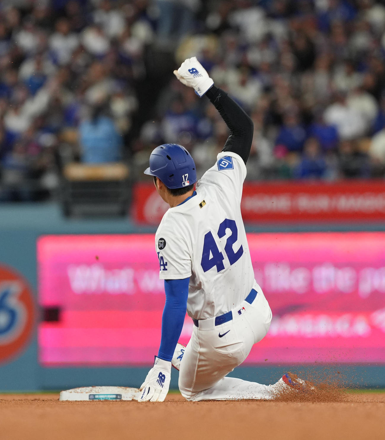 ドジャース対ロッキーズ　3回裏ドジャース1死一塁、二塁盗塁を決める大谷（撮影・菅敏）