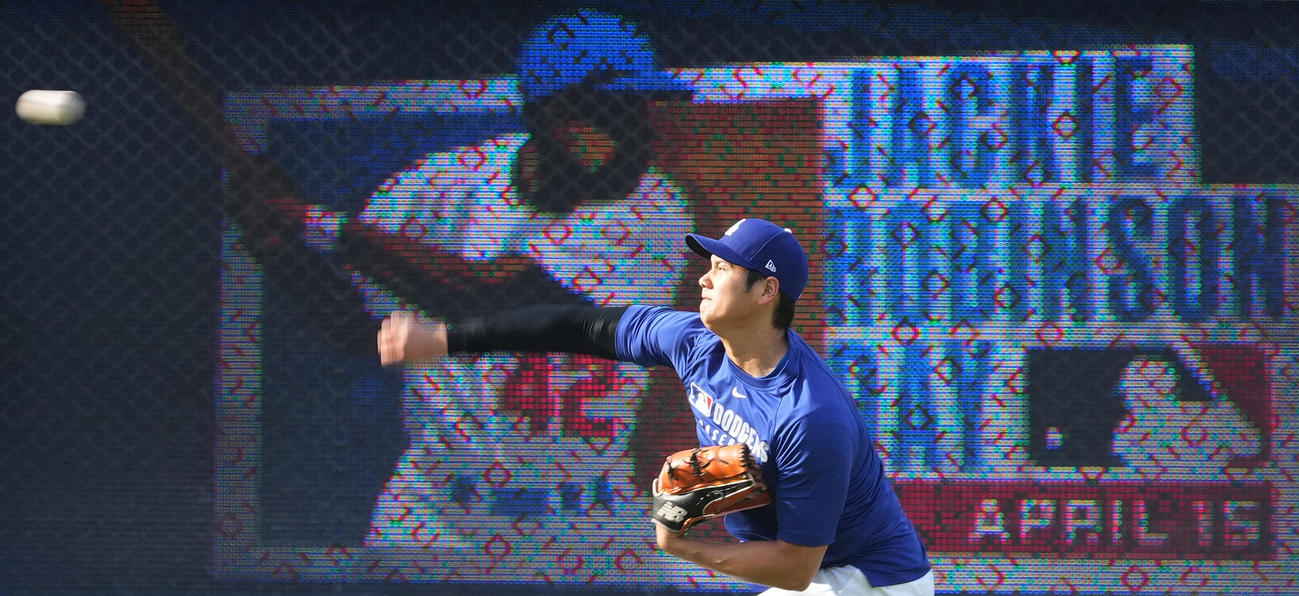 ドジャース対ロッキーズ　試合前、キャッチボールをするドジャース大谷（撮影・菅敏）