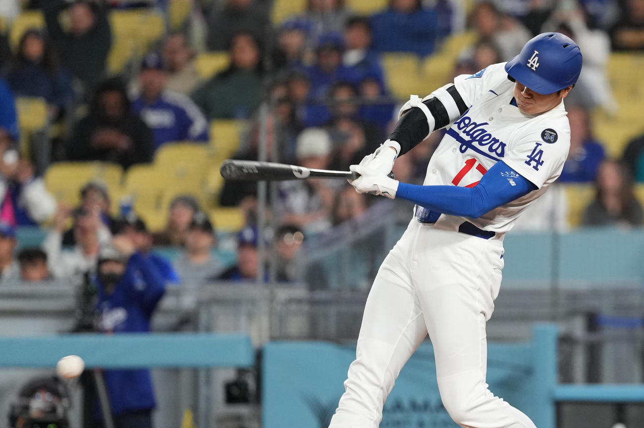 ドジャース対ロッキーズ　8回裏ドジャース1死、一ゴロに倒れる大谷（撮影・菅敏）