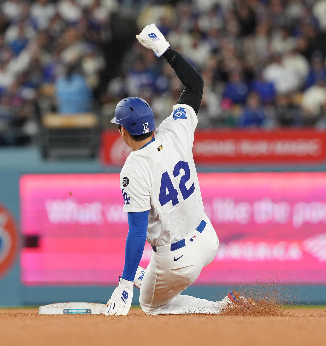 ドジャース対ロッキーズ　3回裏ドジャース1死一塁、二塁盗塁を決める大谷（撮影・菅敏）