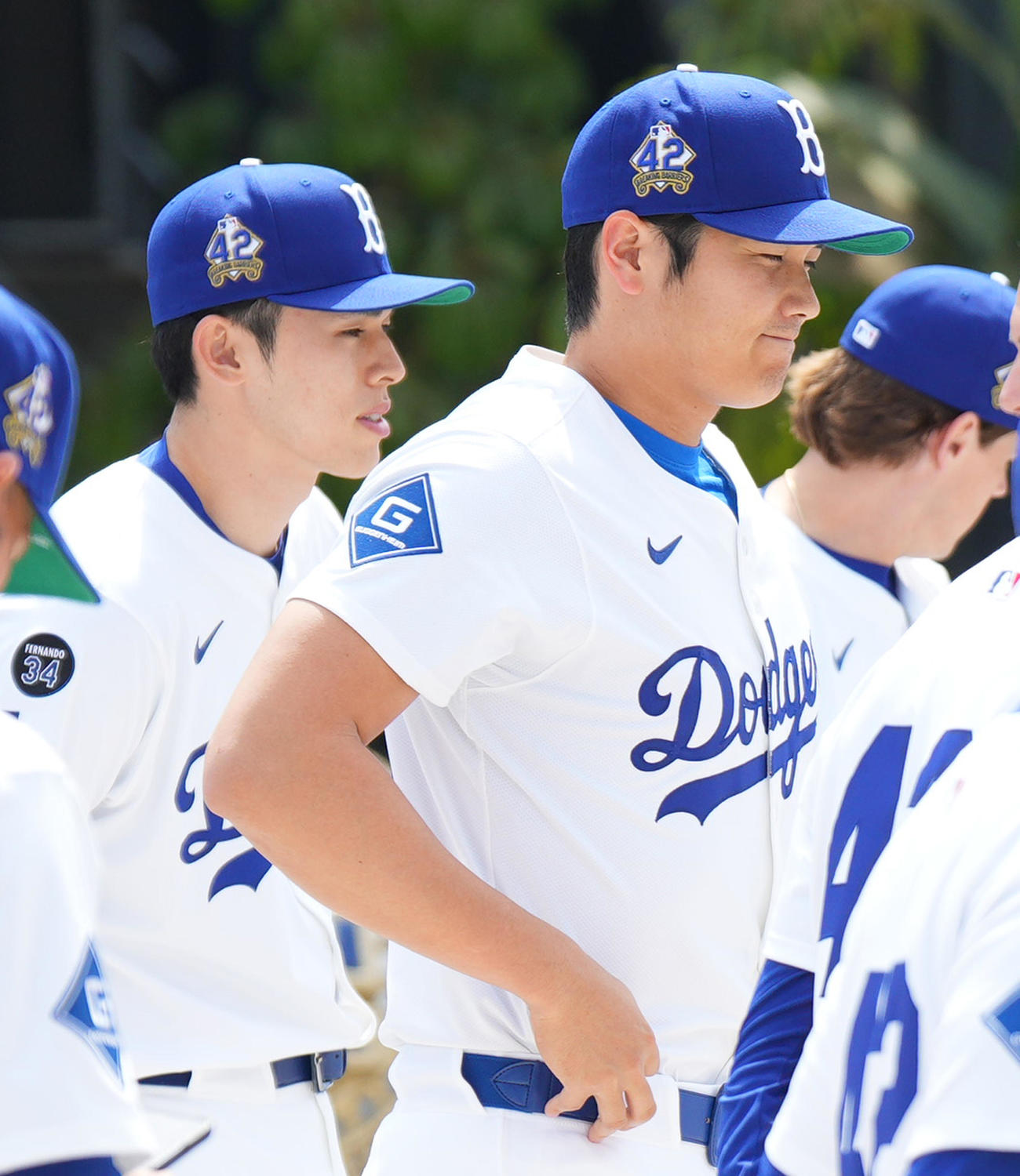 「ジャッキー・ロビンソン・デー」の式典に参加するドジャース大谷（右）と佐々木（撮影・菅敏）