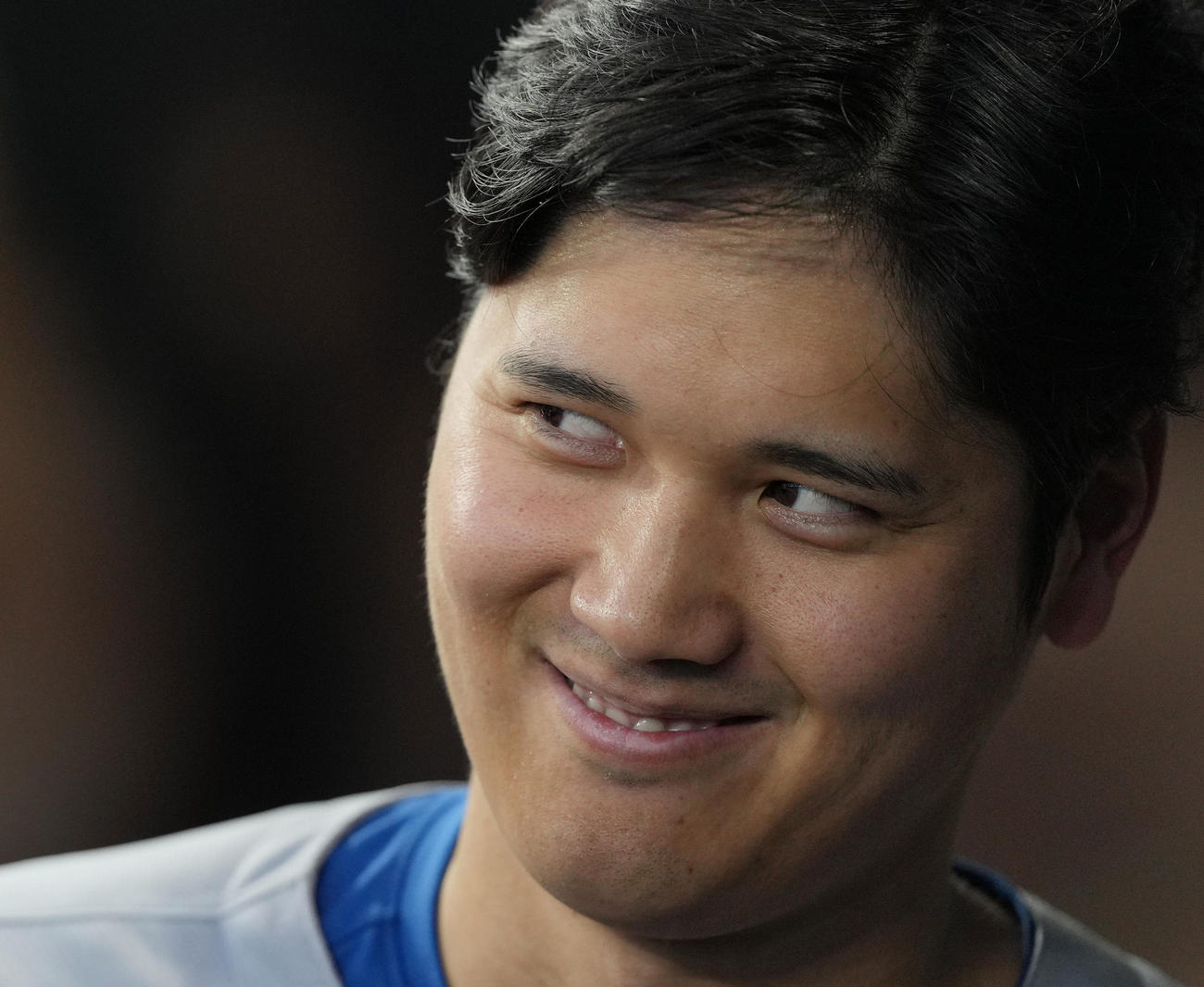 レンジャーズ対ドジャース　試合中、ベンチでナインと話すドジャース大谷（撮影・菅敏）