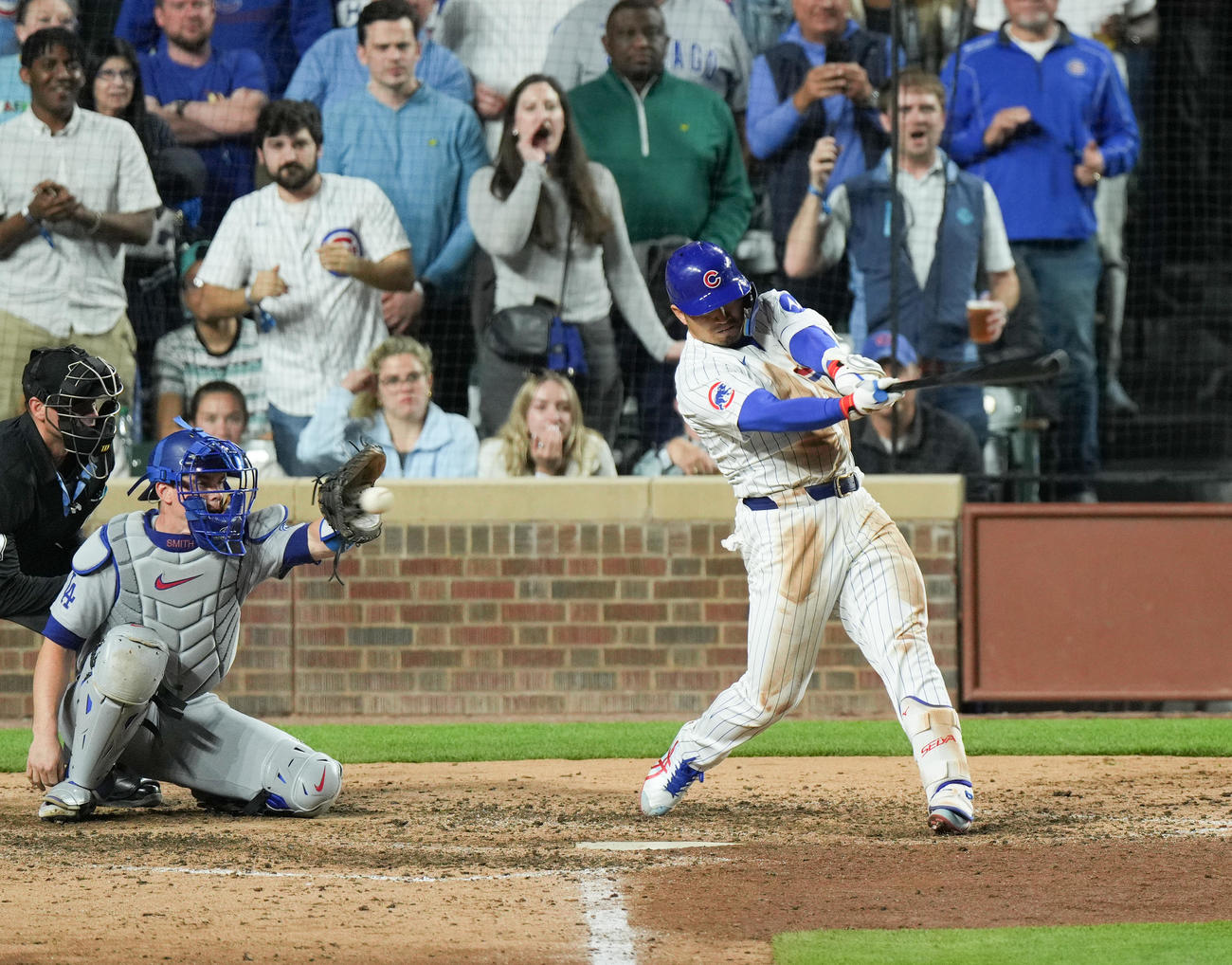 カブス対ドジャース　8回裏カブス1死、空振りの三振に倒れる鈴木（撮影・菅敏）