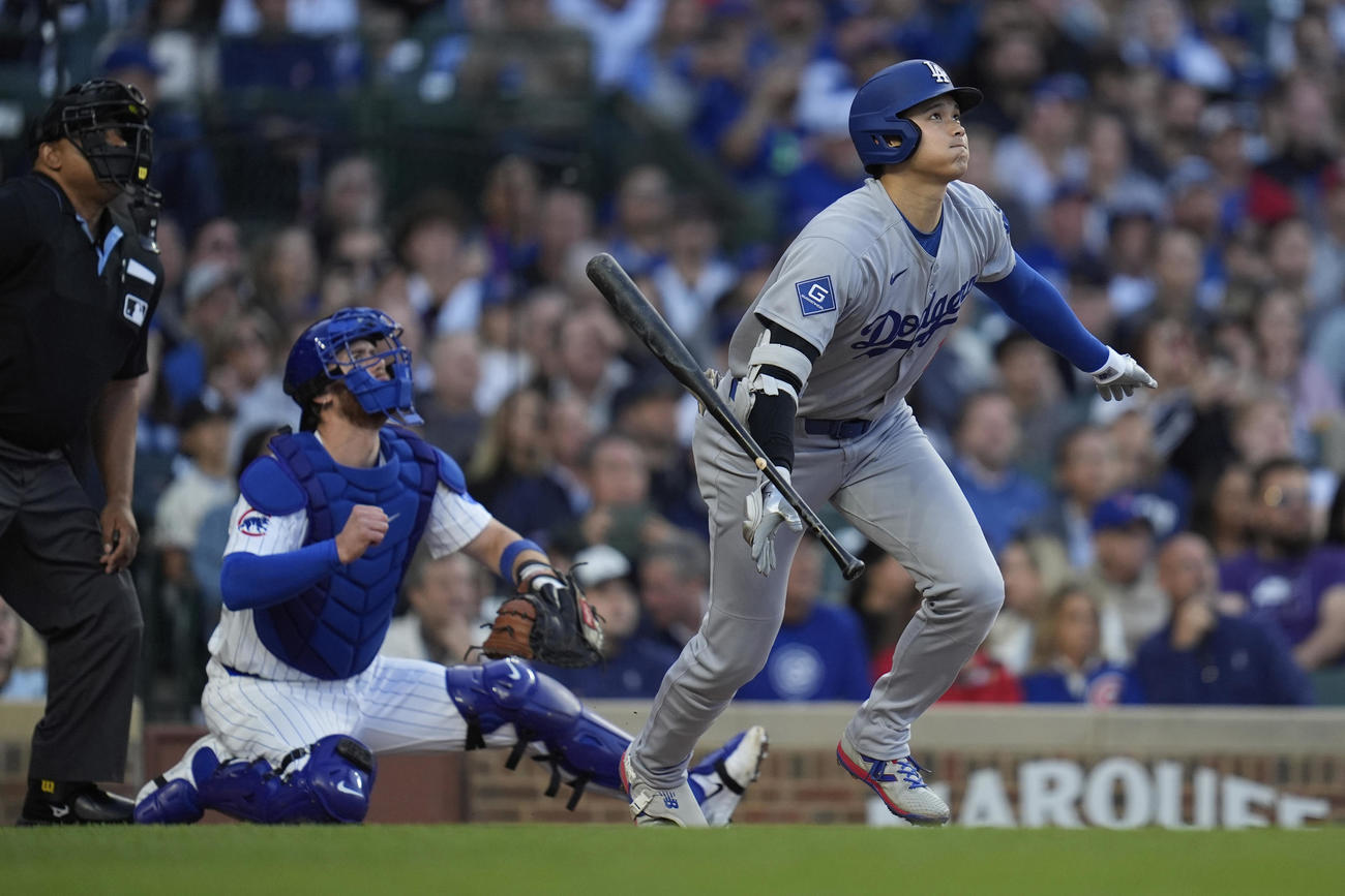 ドジャース大谷翔平はカブス戦の第2打席、右前打を放った（AP)