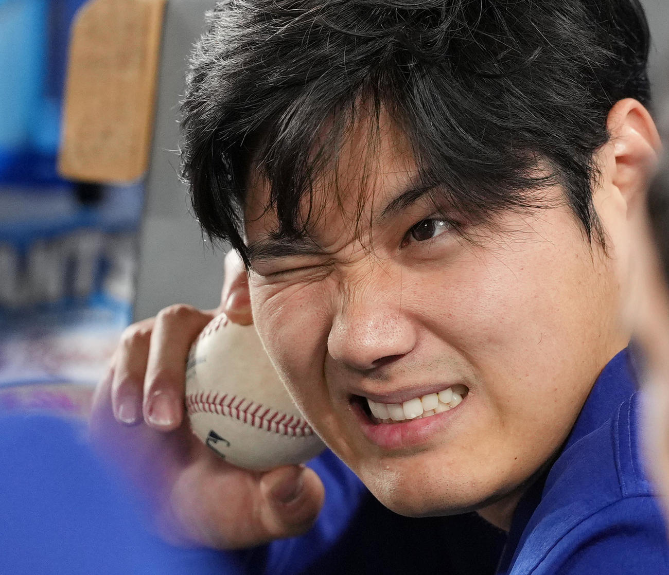 ドジャース対パイレーツ　試合中、ベンチで厳しい表情を見せるドジャース大谷（撮影・菅敏）
