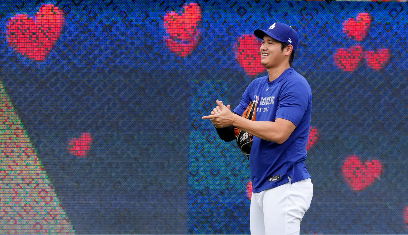 ドジャース対パイレーツ　試合前、キャッチボールをするドジャース大谷（撮影・菅敏）