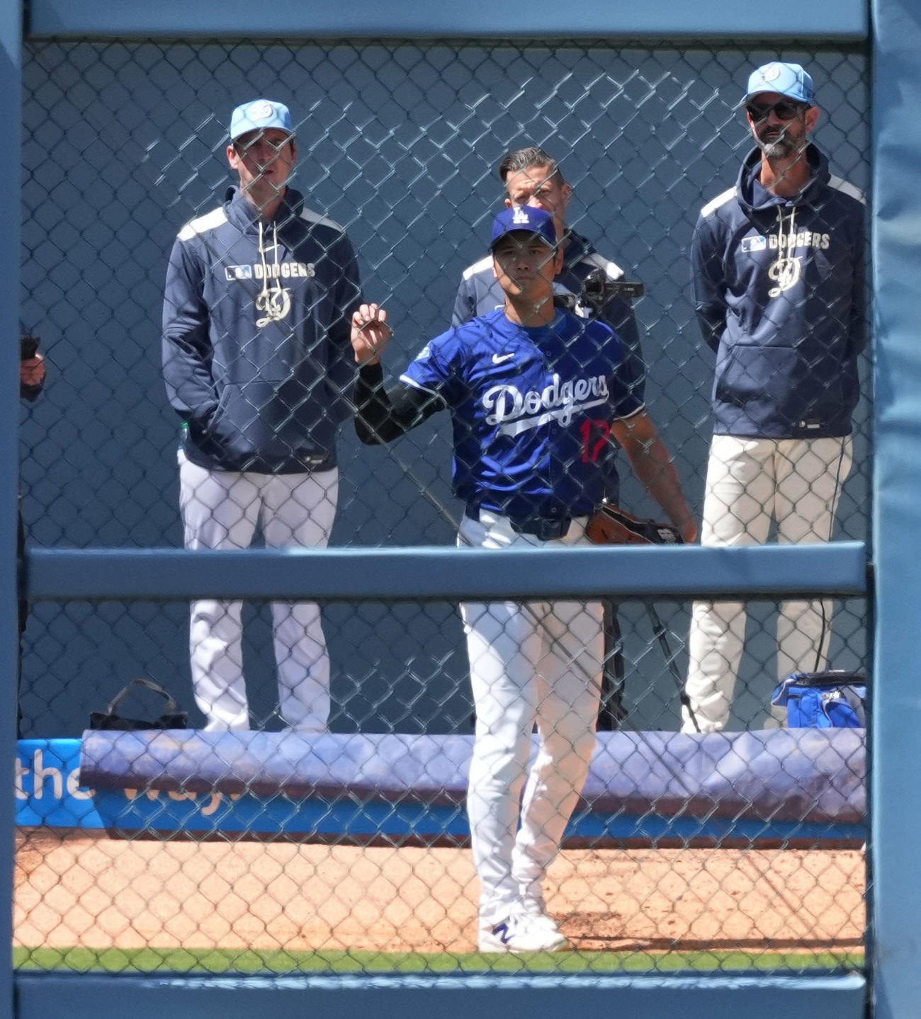 ドジャース対パイレーツ　試合前、ブルペンで投球練習をするドジャース大谷（撮影・菅敏）