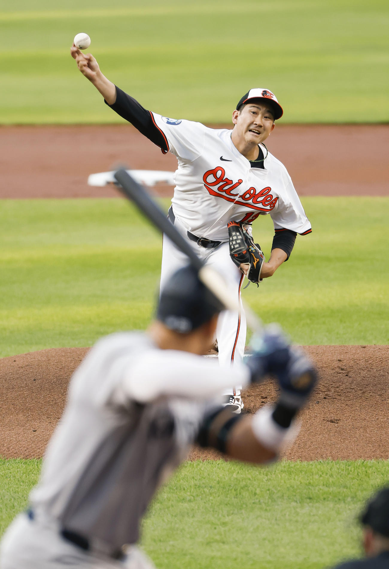 ヤンキース戦の1回、ジャッジと対戦するオリオールズ・菅野（共同）