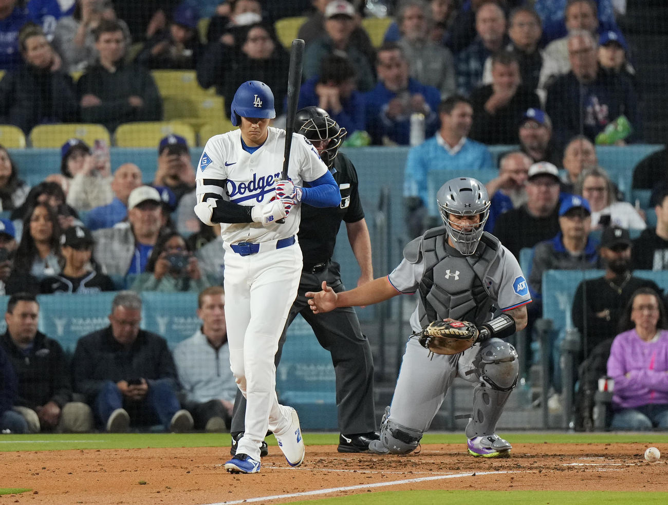ドジャース対マーリンズ　2回裏ドジャース1死、四球を選ぶ大谷（撮影・菅敏）