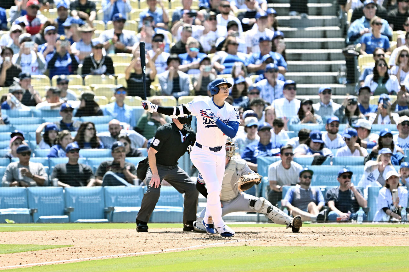 ドジャース対マーリンズ　8回裏ドジャース無死、大谷はフェンス直撃の三塁打を放つ（撮影・滝沢徹郎）