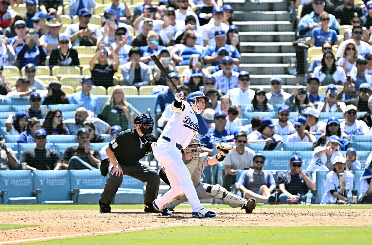 ドジャース対マーリンズ　8回裏ドジャース無死、大谷はフェンス直撃の三塁打を放つ（撮影・滝沢徹郎）