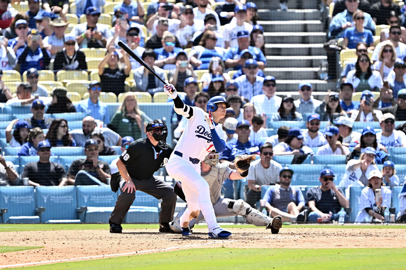 ドジャース対マーリンズ　8回裏ドジャース無死、大谷はフェンス直撃の三塁打を放つ（撮影・滝沢徹郎）