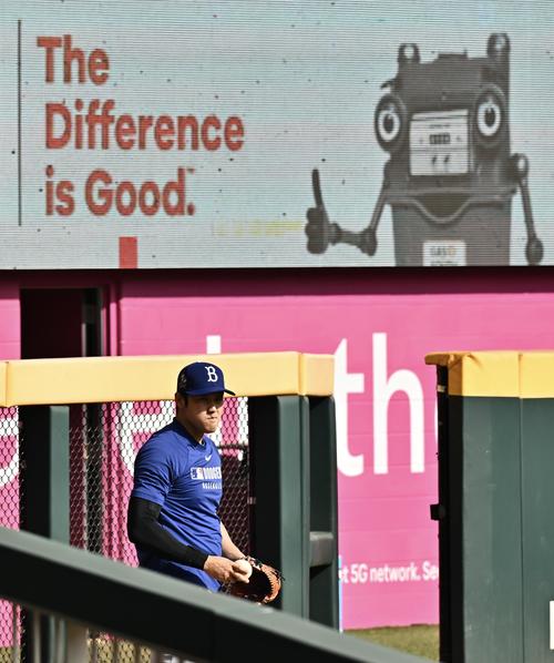 ブレーブス対ドジャース 試合前練習で調整するドジャース大谷(撮影・滝沢徹郎)