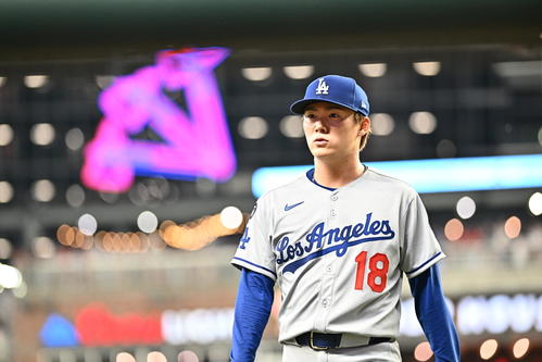ブレーブス対ドジャース 6回表を投げ終え引き揚げるドジャース先発の山本(撮影・滝沢徹郎)