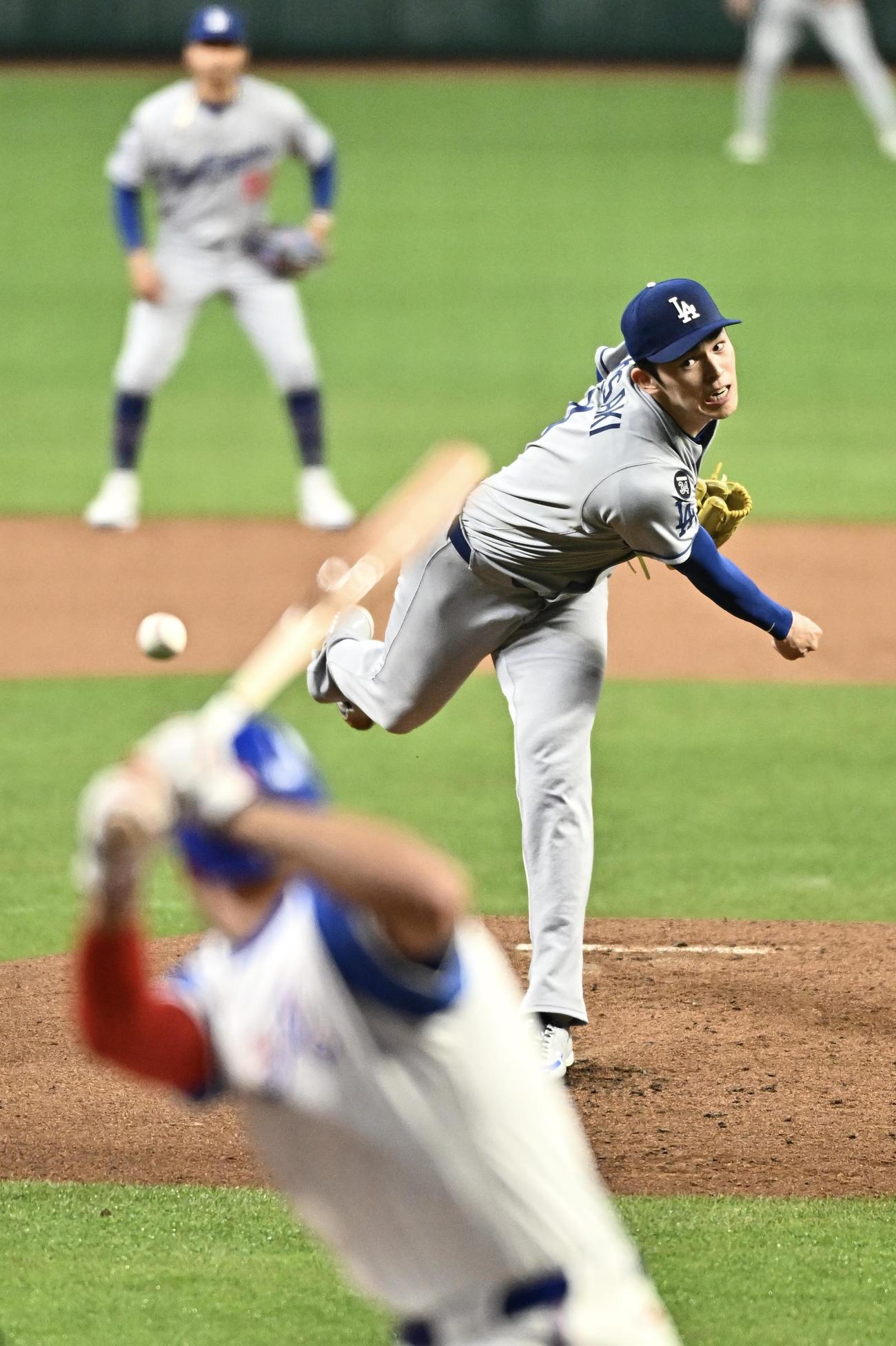 ブレーブス対ドジャース　先発で力投するドジャース佐々木（撮影・滝沢徹郎）