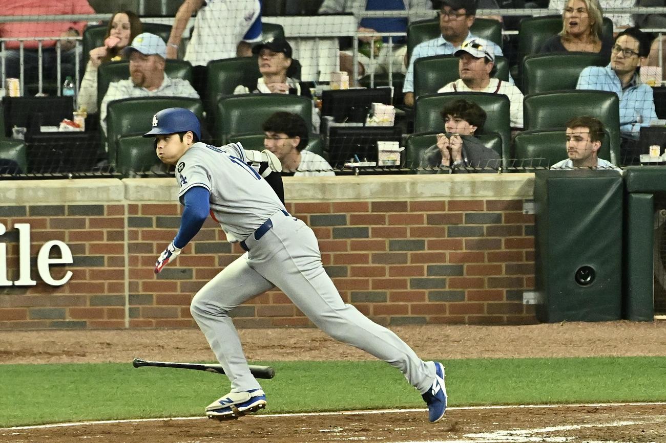 ブレーブス対ドジャース　7回表ドジャース2死、大谷は中堅に二塁打を放つ（撮影・滝沢徹郎）