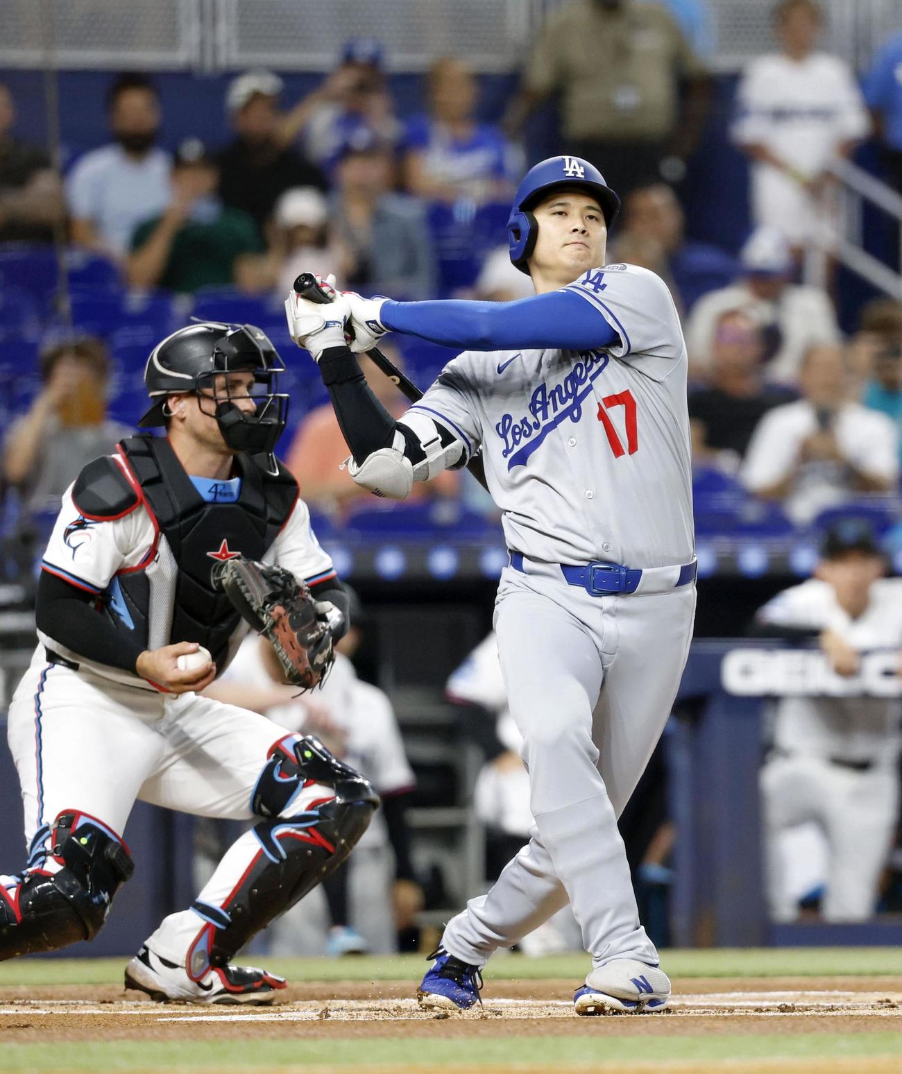 マーリンズ戦の1回、空振り三振に倒れたドジャース・大谷＝マイアミ（共同）