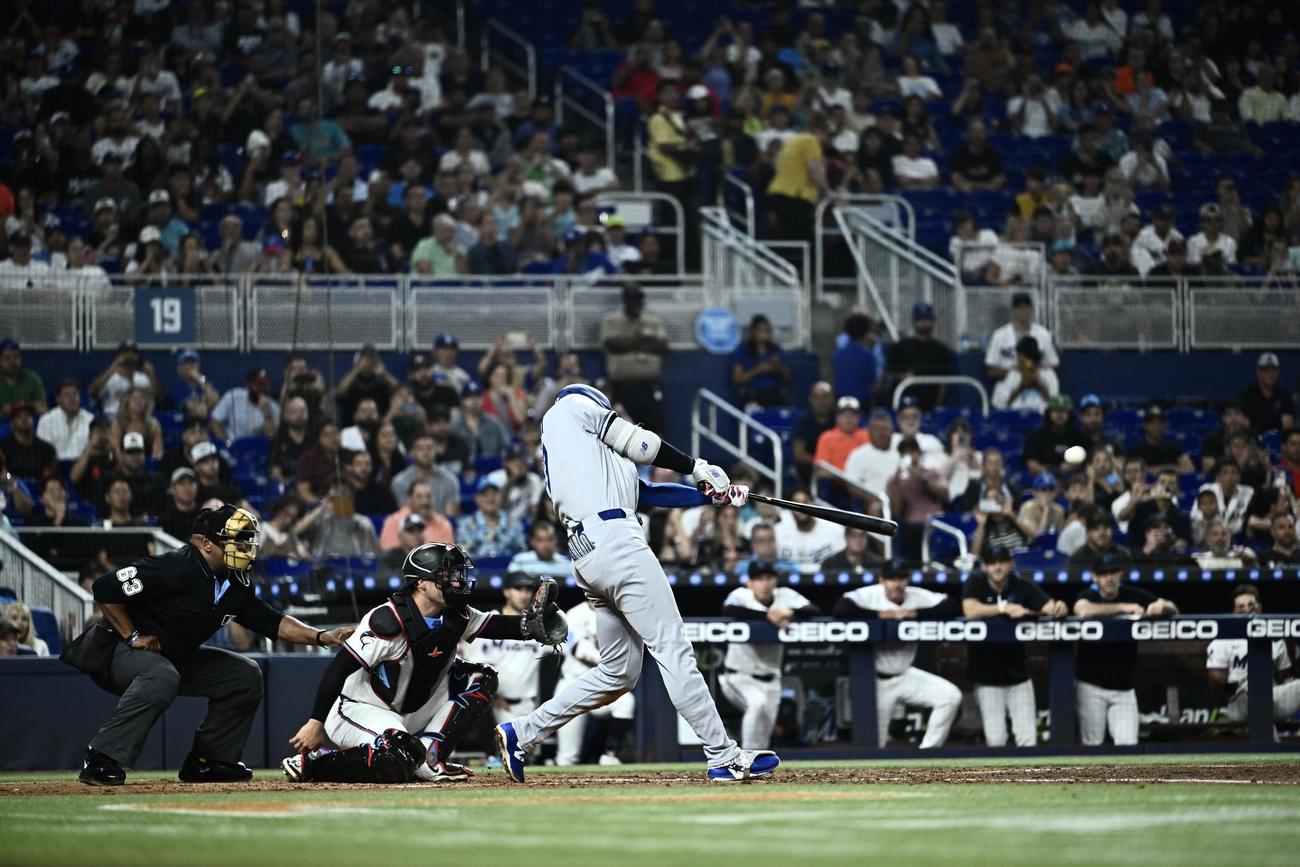 マーリンズ対ドジャース　5回表ドジャース無死二塁、大谷は右中間に2点本塁打を放つ（撮影・滝沢徹郎）