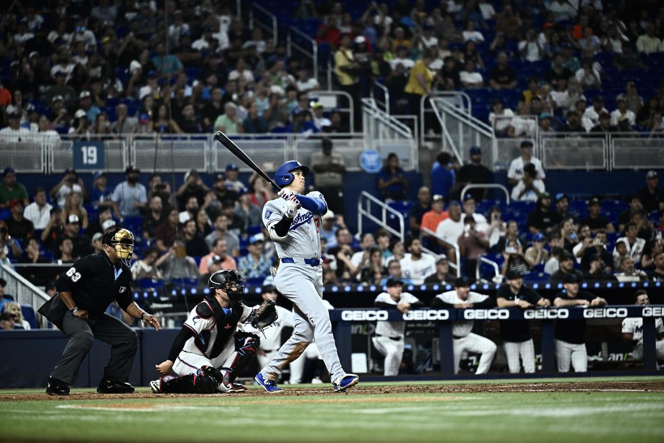 マーリンズ対ドジャース　5回表ドジャース無死二塁、大谷は右中間に2点本塁打を放つ（撮影・滝沢徹郎）