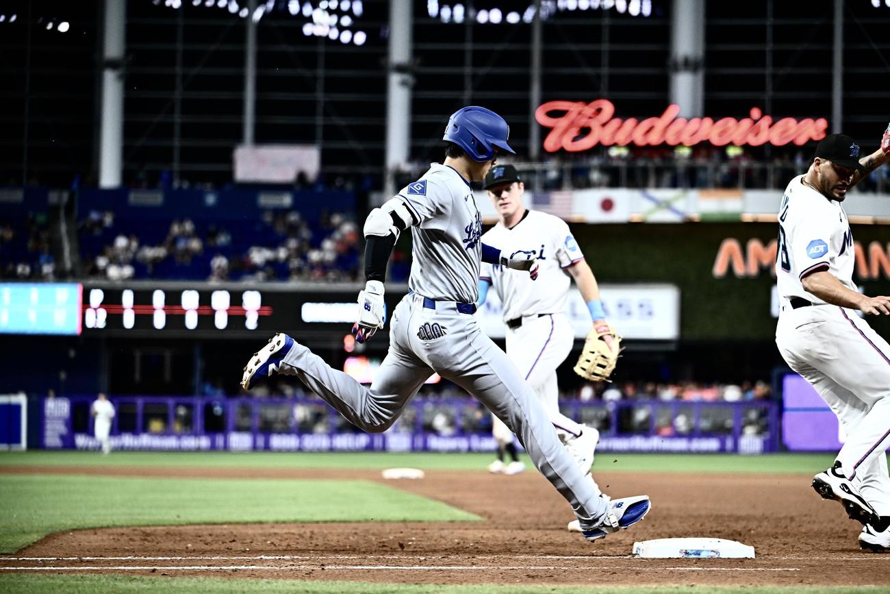 マーリンズ対ドジャース　9回表ドジャース2死、大谷は一塁ゴロに倒れる（撮影・滝沢徹郎）