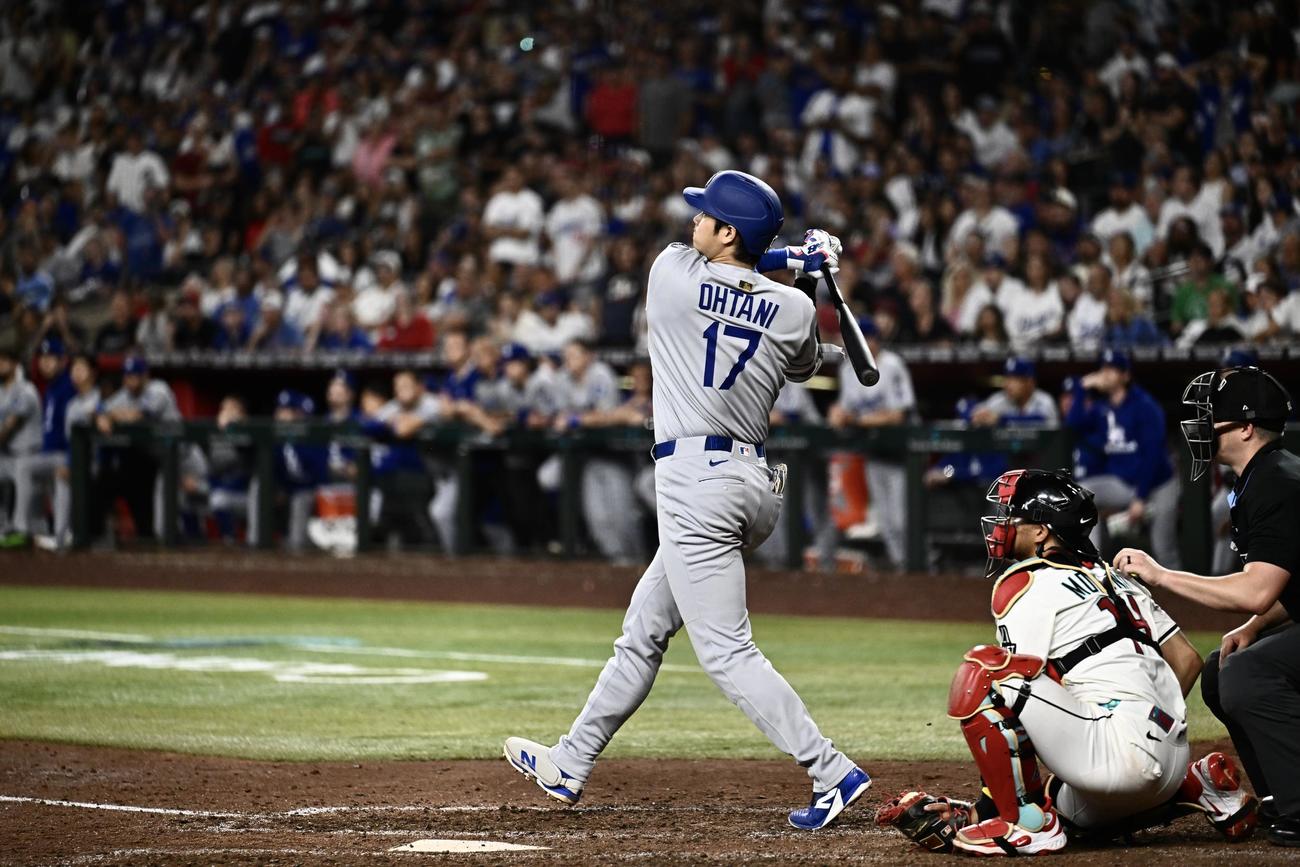 ダイヤモンドバックス対ドジャース　9回表ドジャース2死、大谷は中越えソロ本塁打を放つ（撮影・滝沢徹郎）