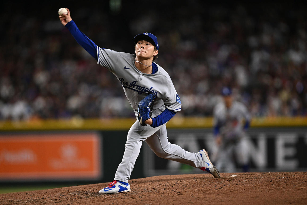 ダイヤモンドバックス対ドジャース　力投するドジャース先発の山本（撮影・滝沢徹郎）