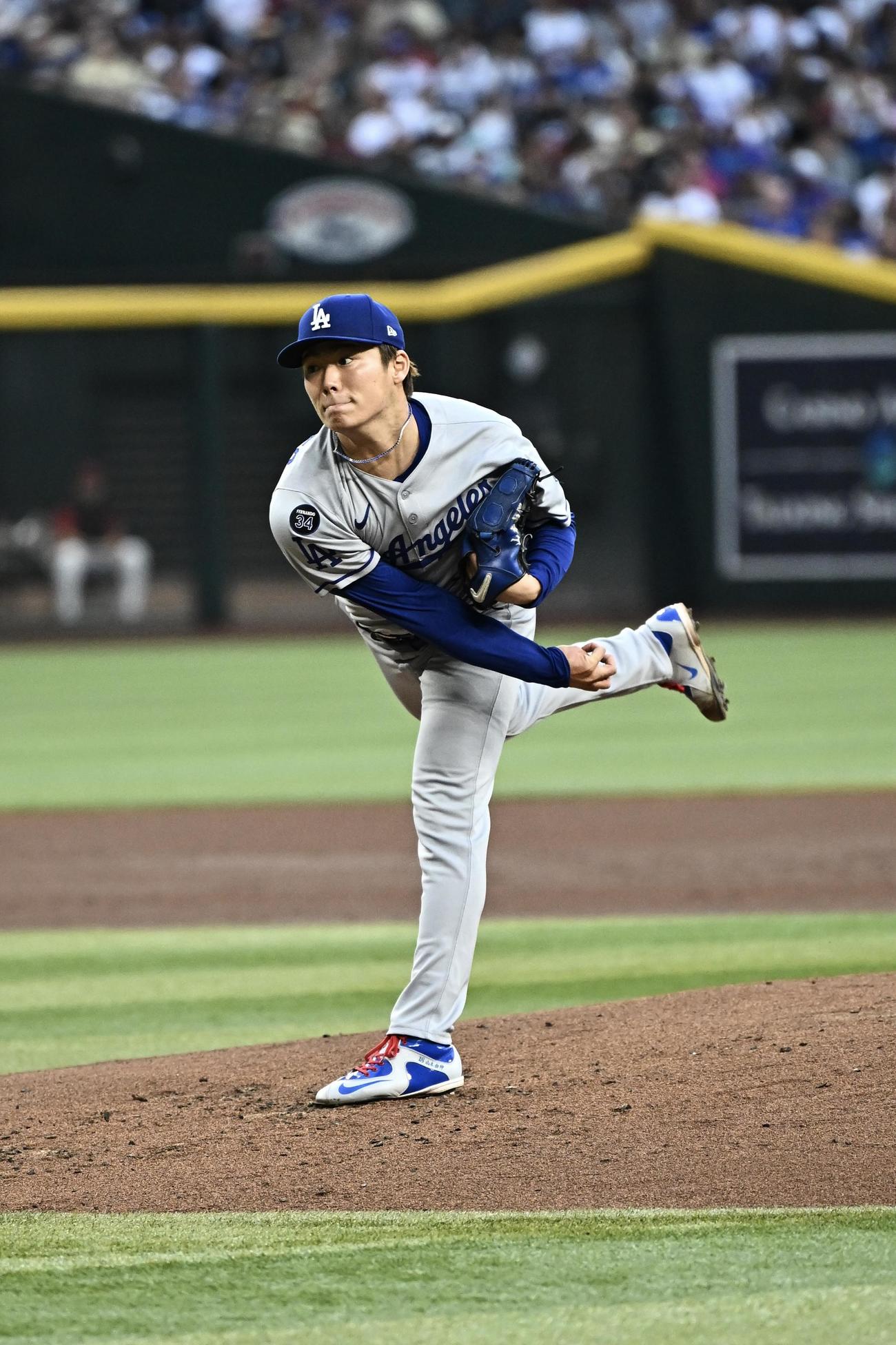 ダイヤモンドバックス対ドジャース　ドジャース先発の山本（撮影・滝沢徹郎）