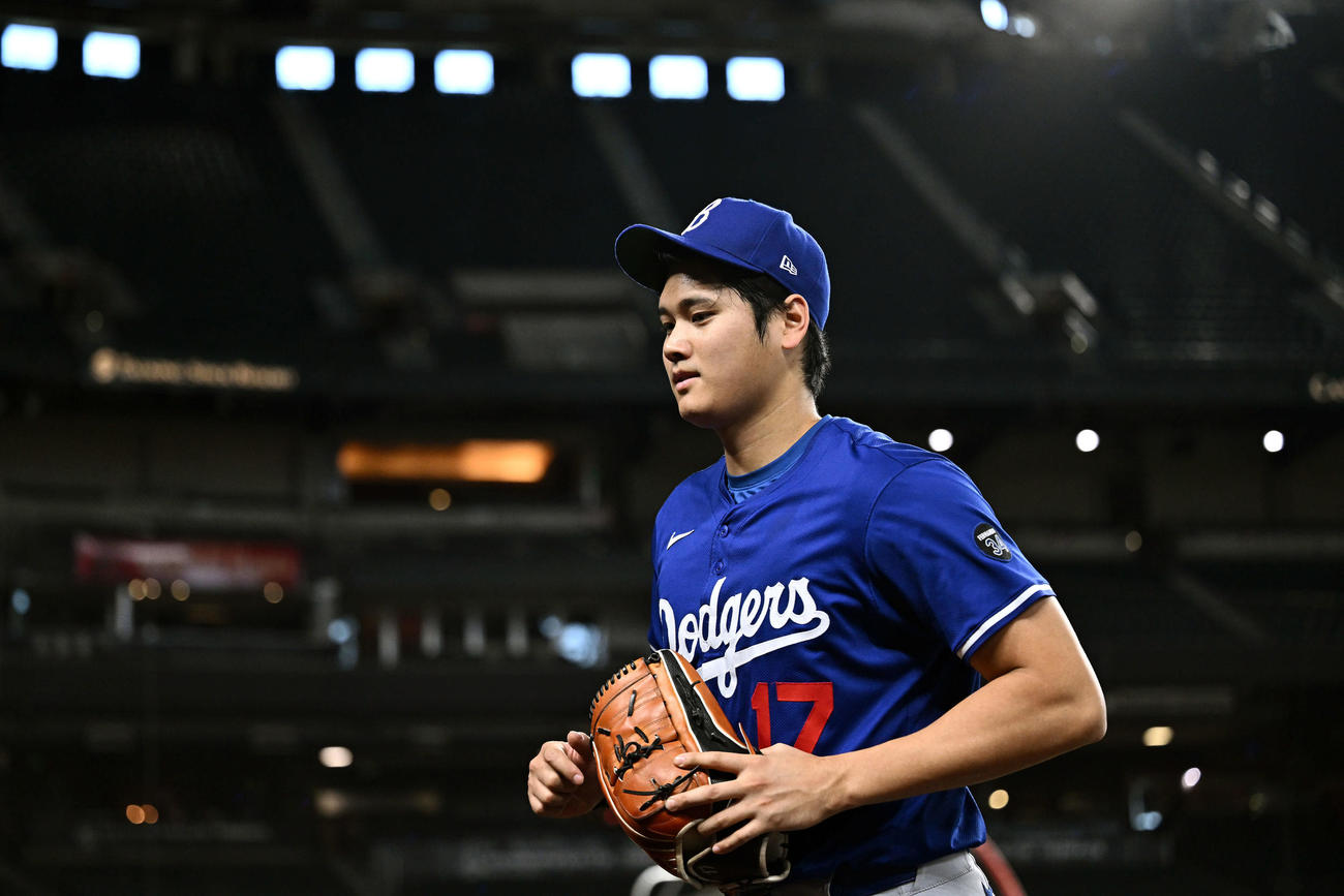ダイヤモンドバックス対ドジャース　試合前練習を終え引き揚げるドジャース大谷（撮影・滝沢徹郎）