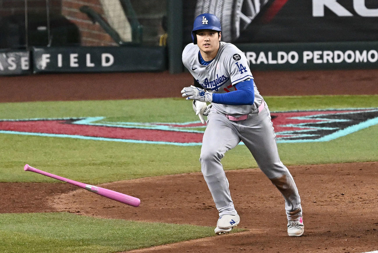 ダイヤモンドバックス対ドジャース　6回表ドジャース2死三塁、大谷は右前適時打を放つ（撮影・滝沢徹郎）
